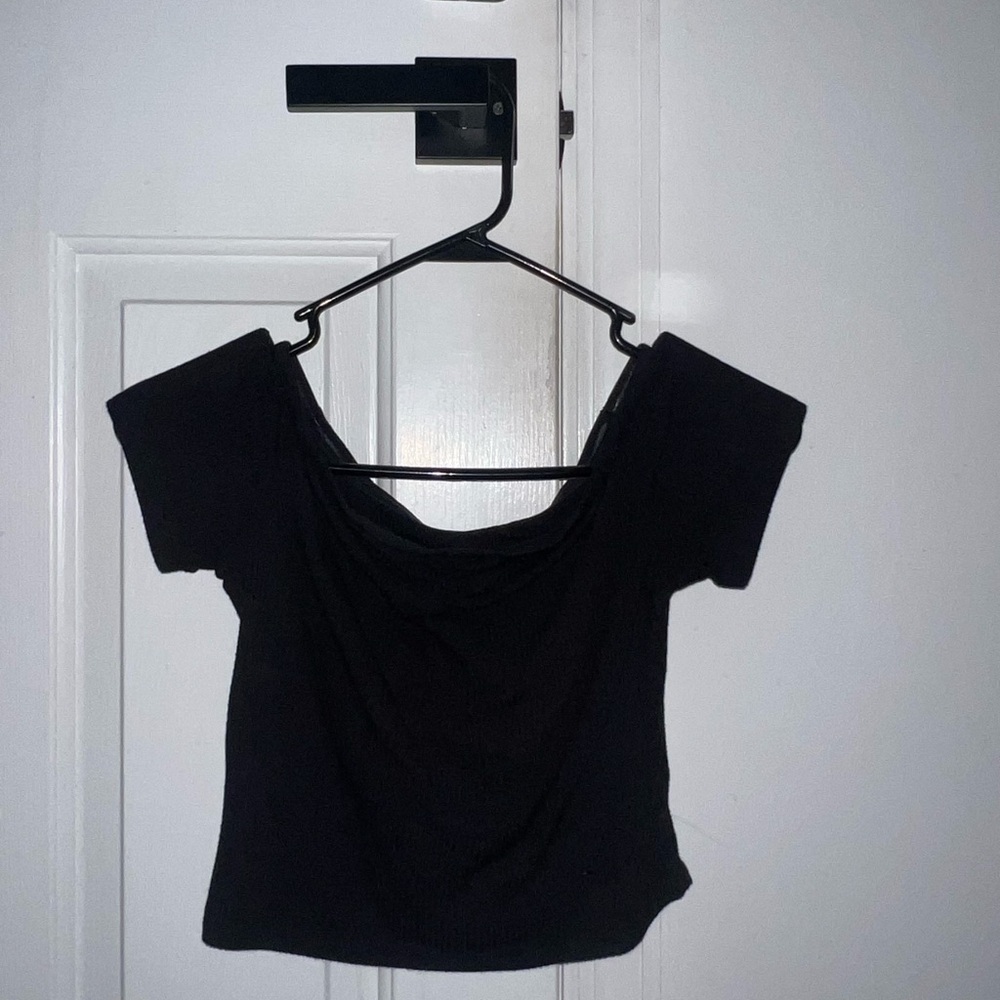 Black crop top! Superrr nice fit! Off the shoulder